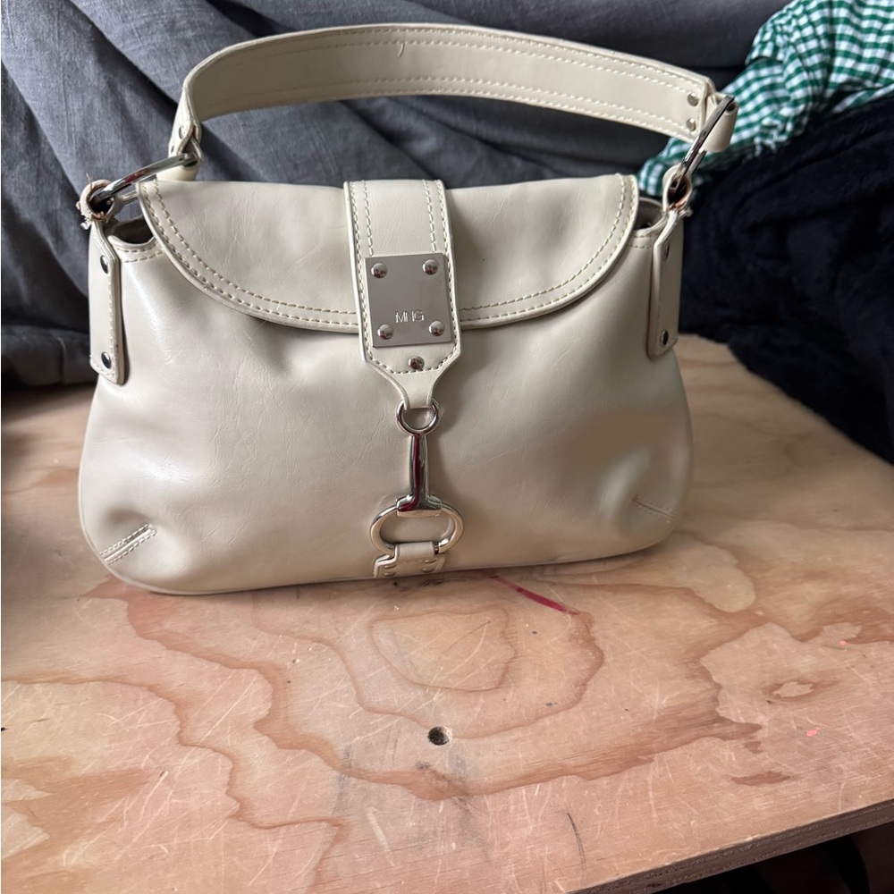 MNG vintage Cream Shoulder Bag with Elegant Design